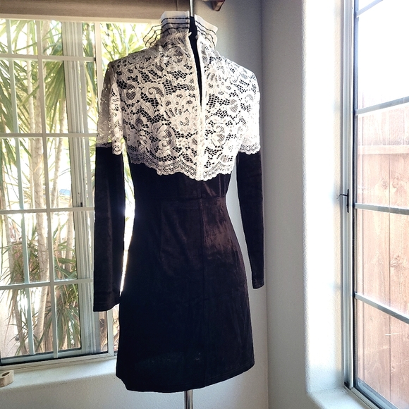 🍒NWT🍒 VICTORIAN RENAISSANCE VELVET DRESS - Picture 8 of 11